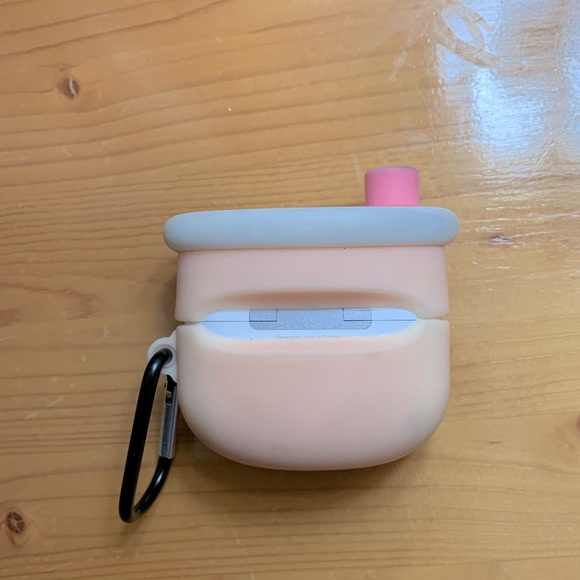 FREE W/ BUNDLE 📍 Cute Airpod Case 🧋 - Picture 4 of 5